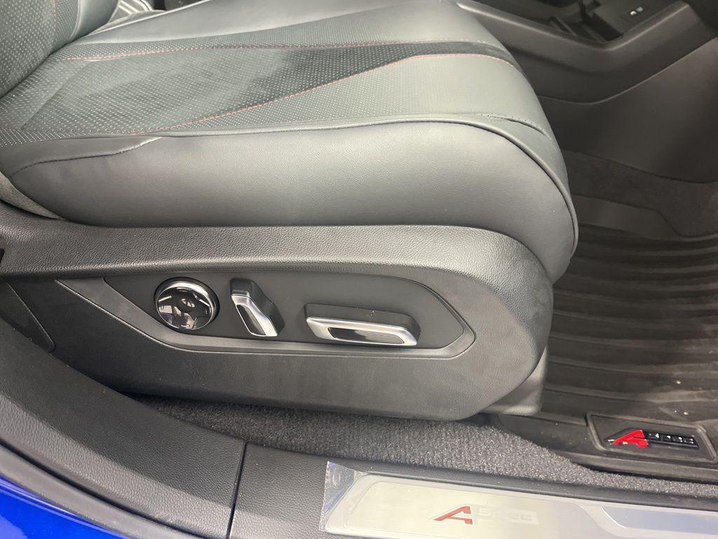 new 2025 Acura RDX car, priced at $52,250