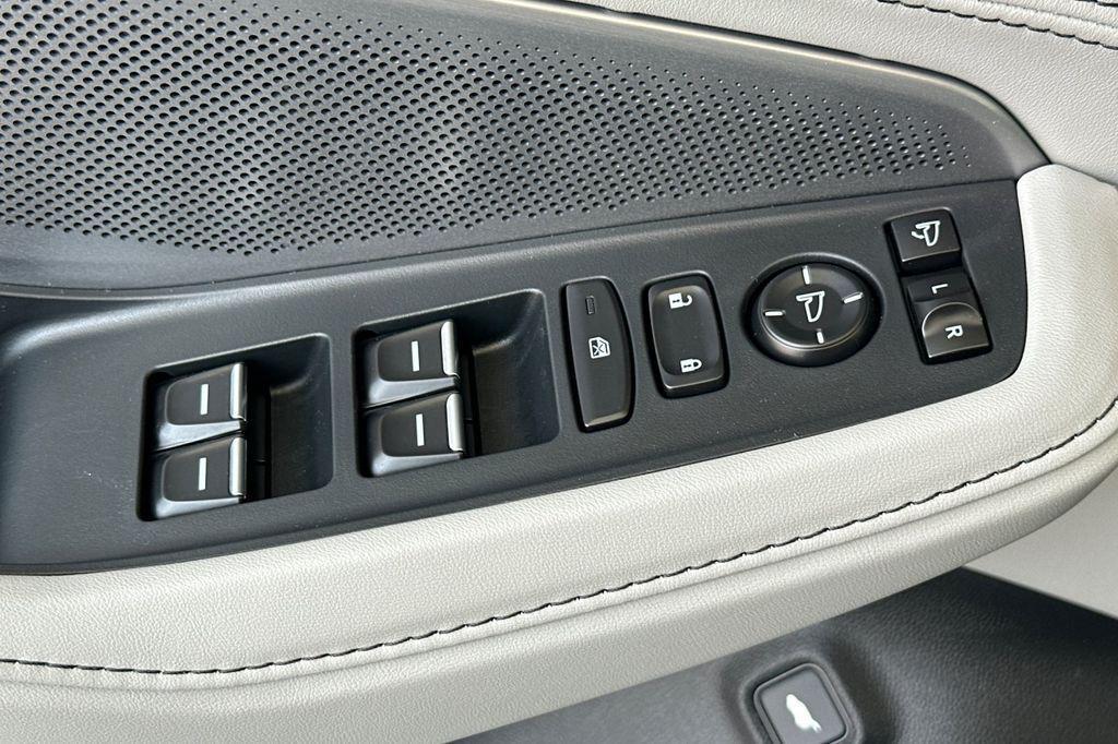 new 2026 Acura MDX car, priced at $68,435