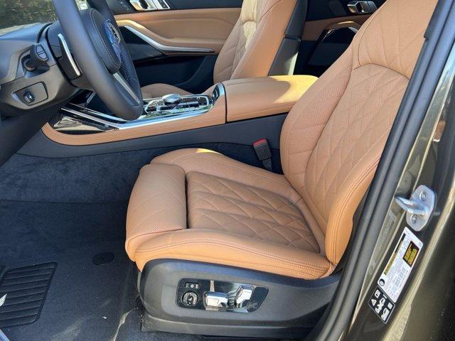 new 2026 BMW X7 car, priced at $100,130