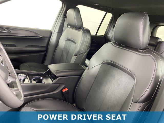 new 2025 Jeep Grand Cherokee car, priced at $39,867