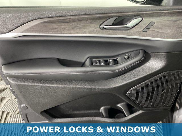 new 2025 Jeep Grand Cherokee car, priced at $48,297