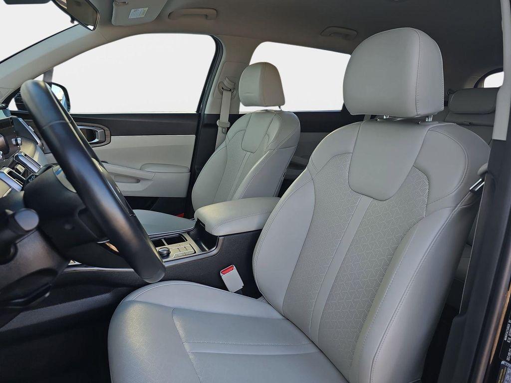 used 2023 Kia Sorento car, priced at $25,999