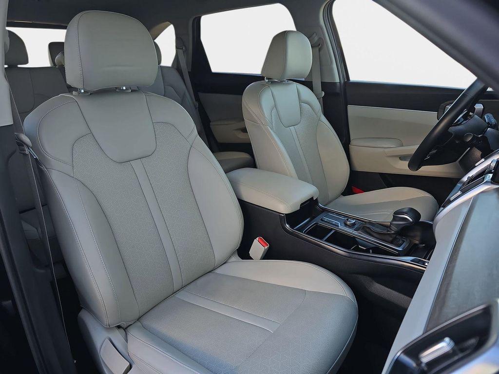 used 2023 Kia Sorento car, priced at $25,999