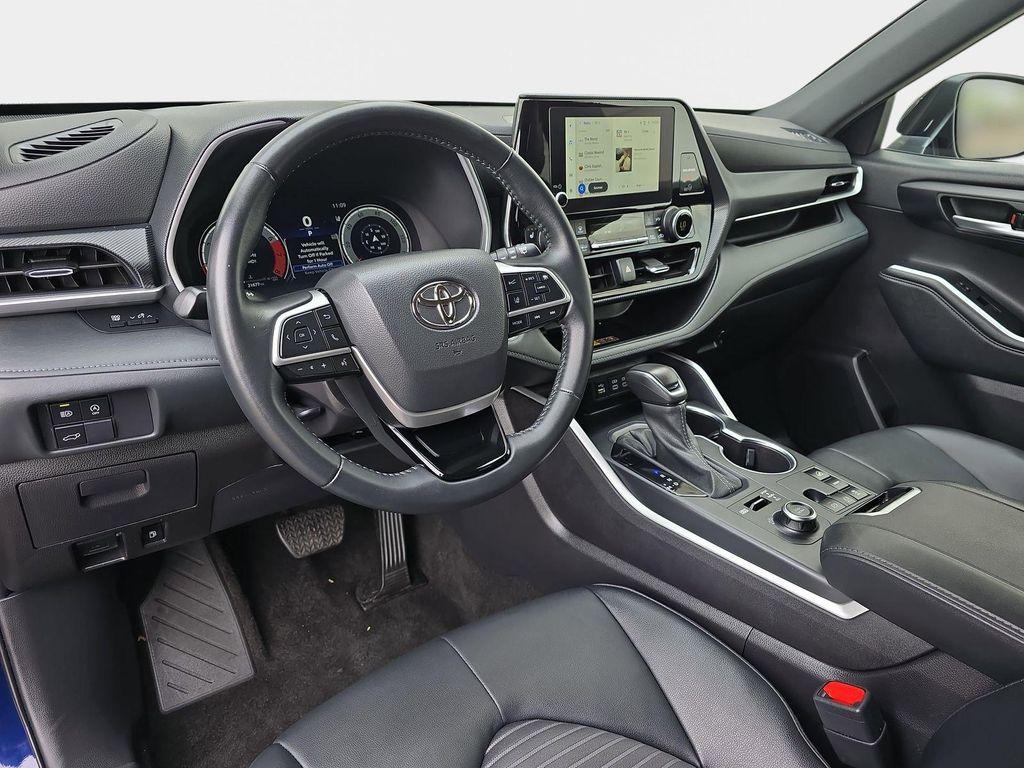 used 2025 Toyota Highlander car, priced at $44,395