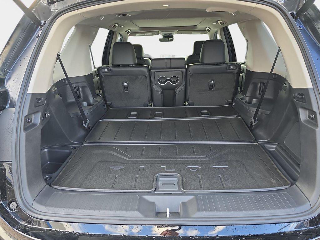 new 2025 Honda Pilot car, priced at $53,680
