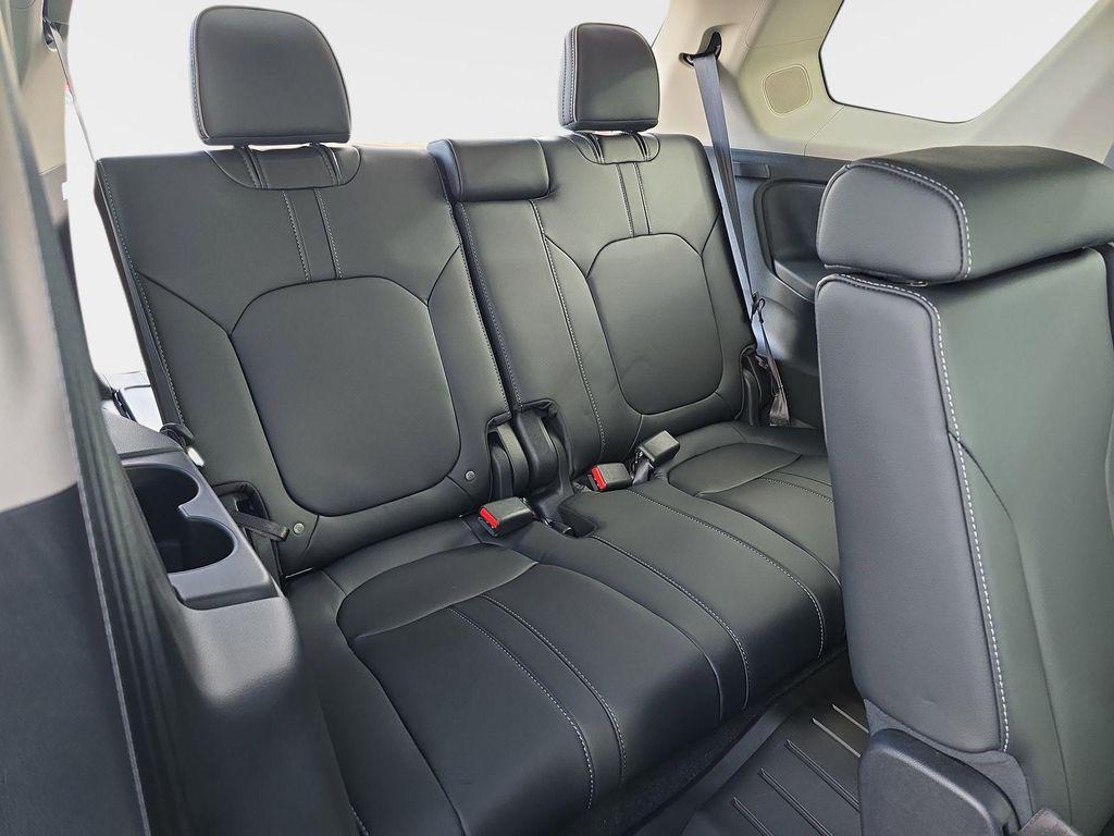 new 2025 Honda Pilot car, priced at $53,680