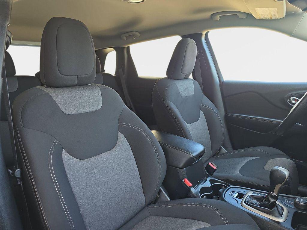 used 2016 Jeep Cherokee car, priced at $13,188