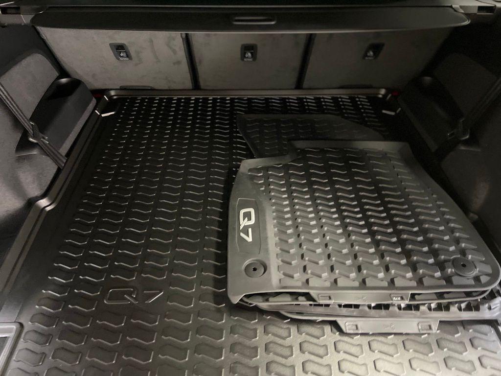 new 2026 Audi Q7 car, priced at $78,295