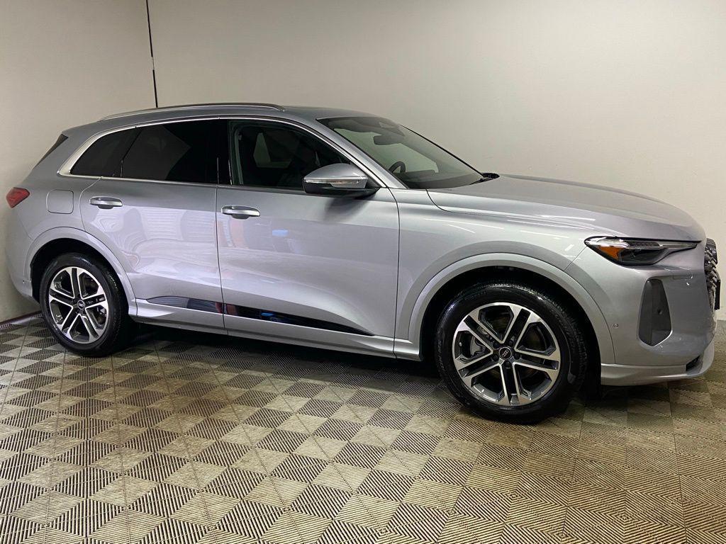 new 2025 Audi Q5 car, priced at $61,560