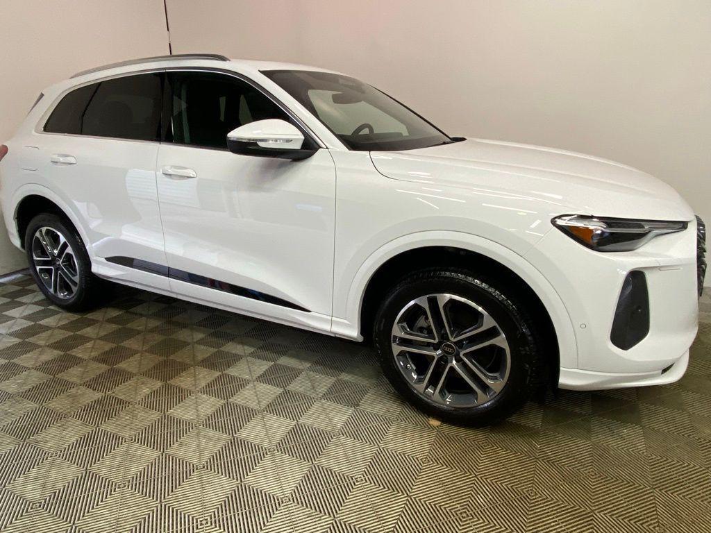 new 2025 Audi Q5 car, priced at $59,195