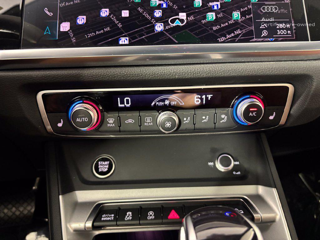 Audi Q3 view 21