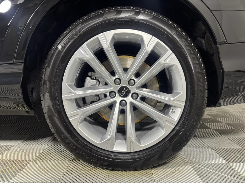 new 2026 Audi Q7 car, priced at $76,645