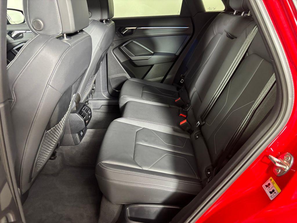 Audi Q3 view 31