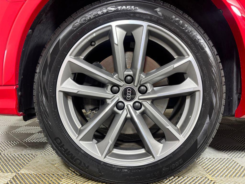 Audi Q3 view 33