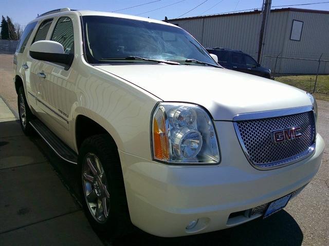 used 2014 GMC Yukon car, priced at $17,951