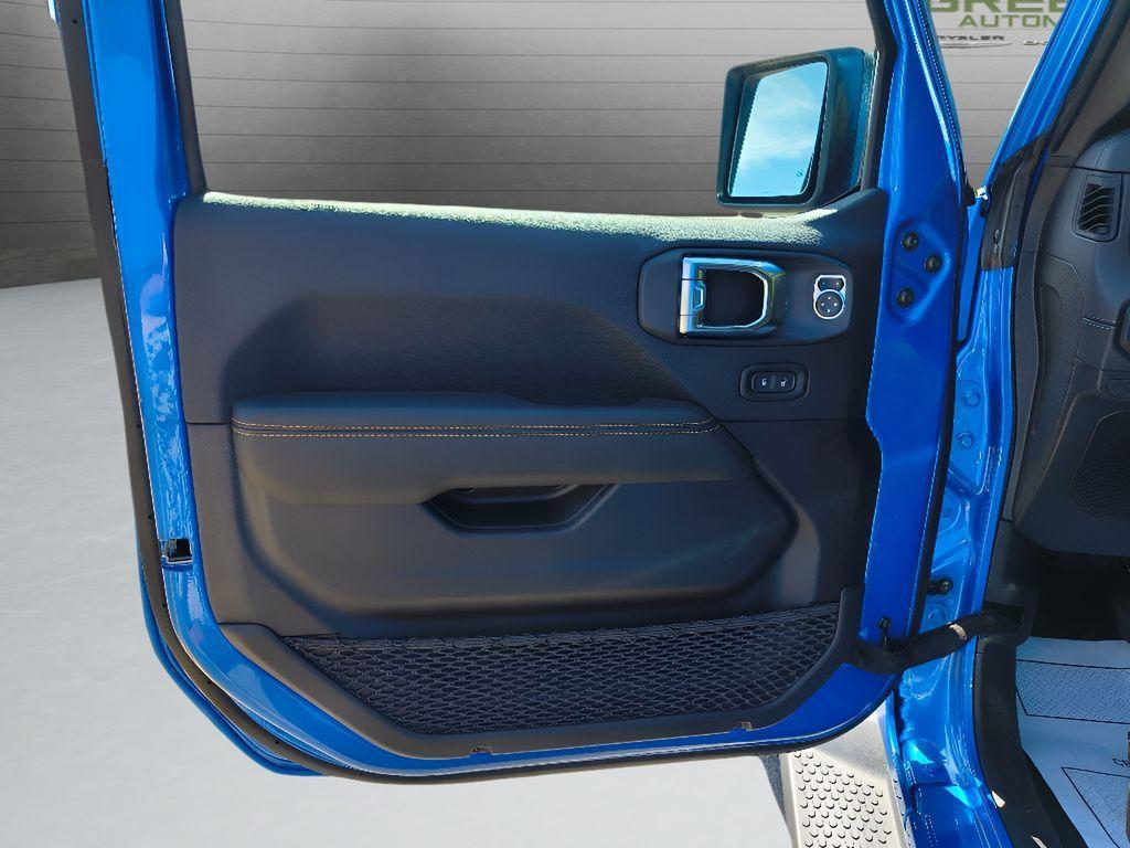 new 2025 Jeep Wrangler car, priced at $49,994