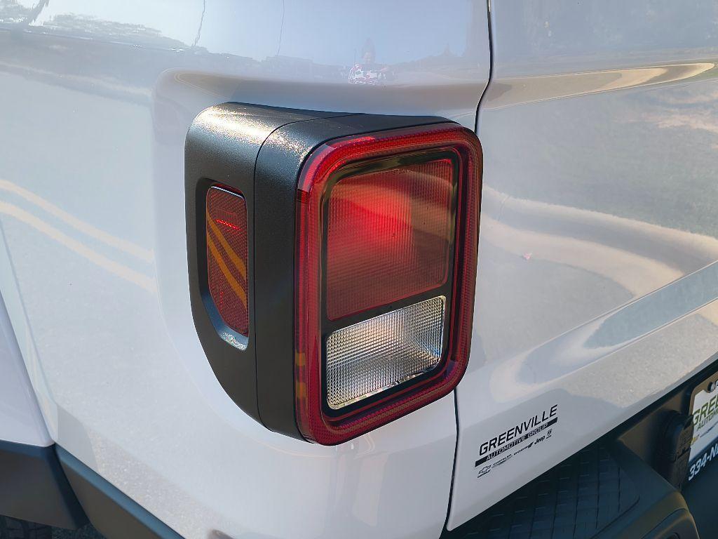 new 2025 Jeep Gladiator car, priced at $39,810