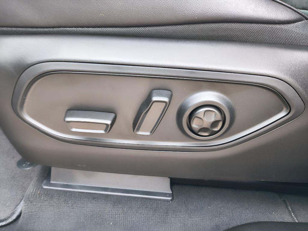 new 2025 Jeep Grand Cherokee car, priced at $38,880