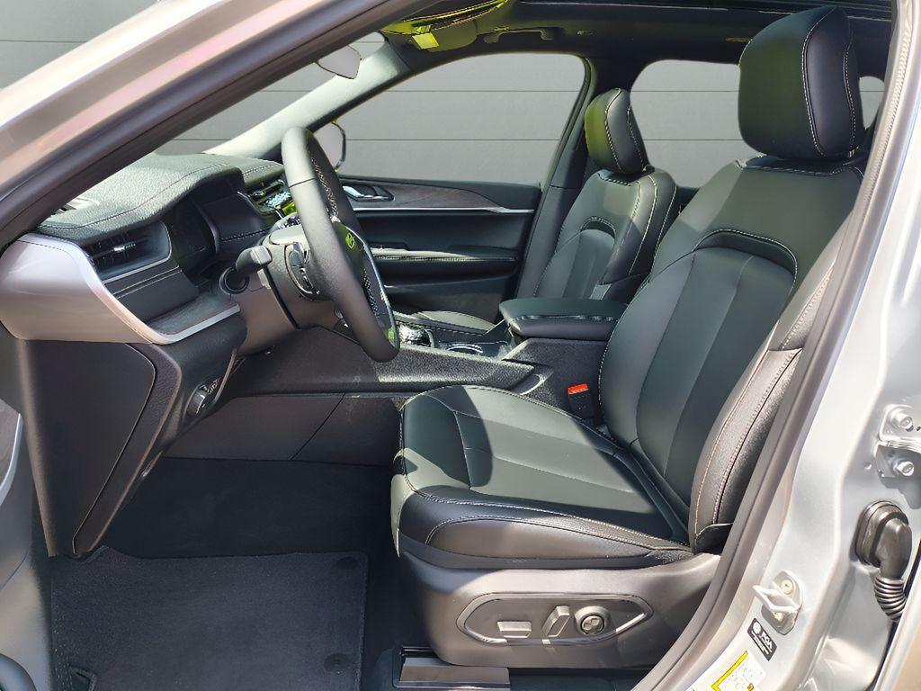 new 2025 Jeep Grand Cherokee L car, priced at $41,721