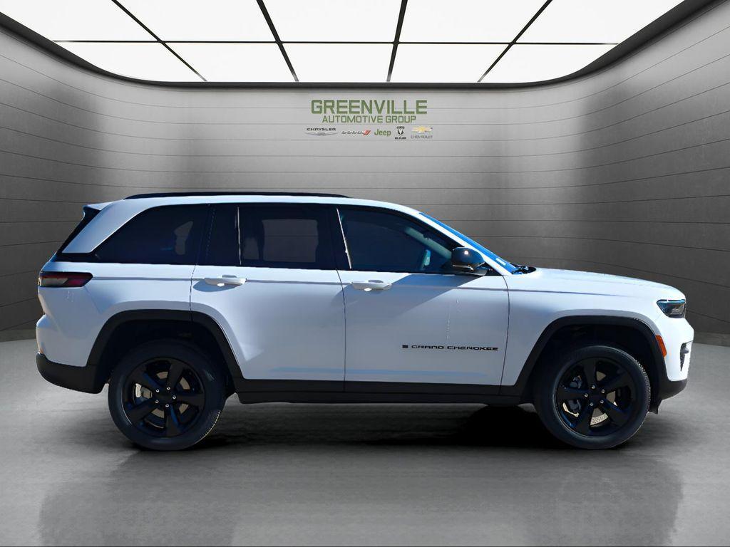 new 2025 Jeep Grand Cherokee car, priced at $38,880