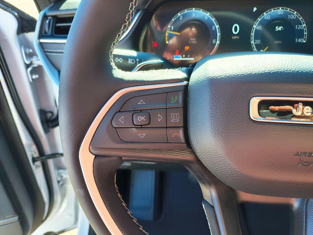 new 2025 Jeep Grand Cherokee car, priced at $38,880