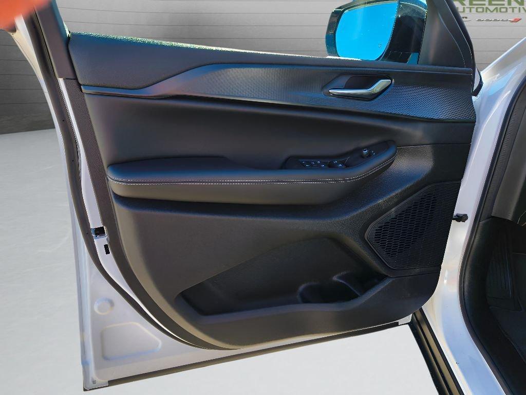 new 2025 Jeep Grand Cherokee car, priced at $37,880