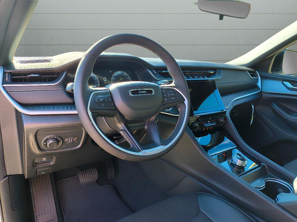 new 2025 Jeep Grand Cherokee car, priced at $38,880