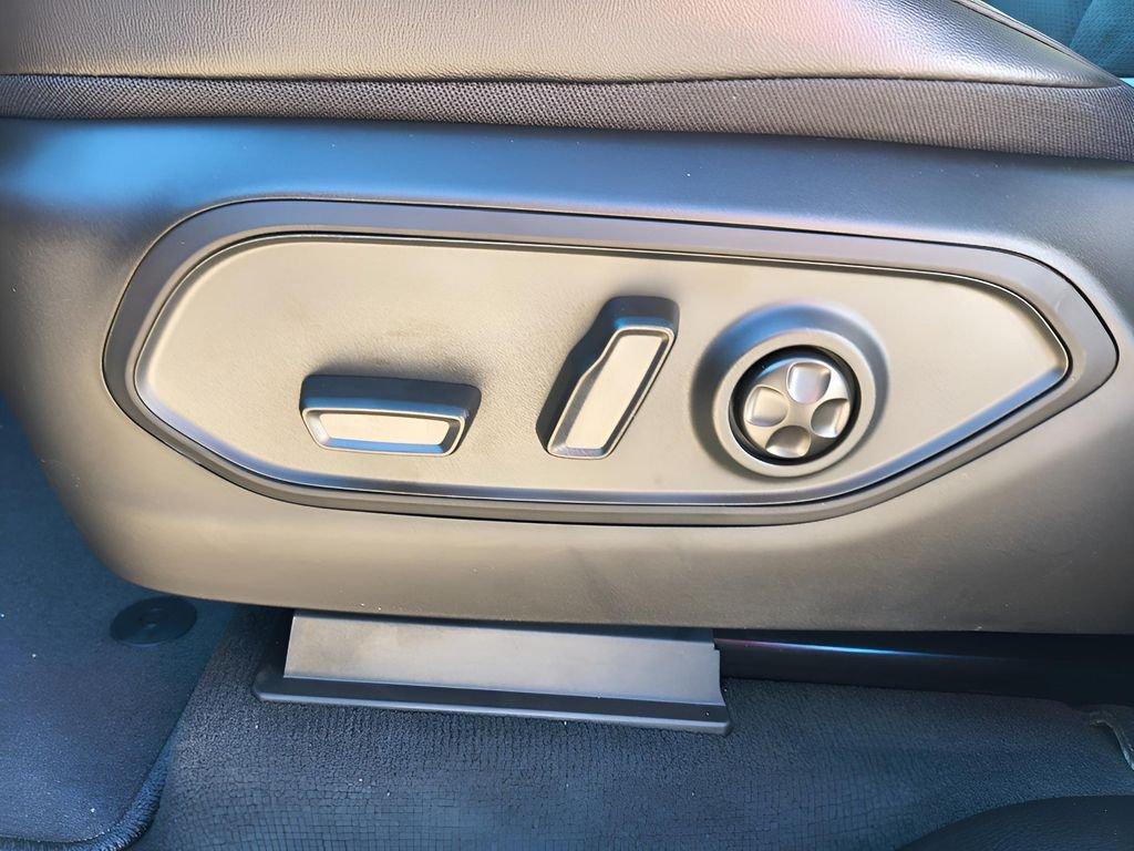 new 2025 Jeep Grand Cherokee car, priced at $37,880