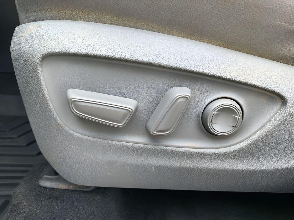 used 2023 Toyota Highlander car, priced at $36,999