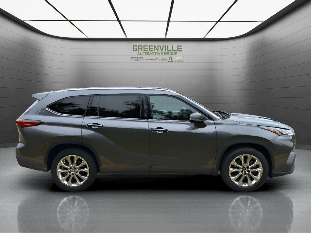 used 2023 Toyota Highlander car, priced at $36,999