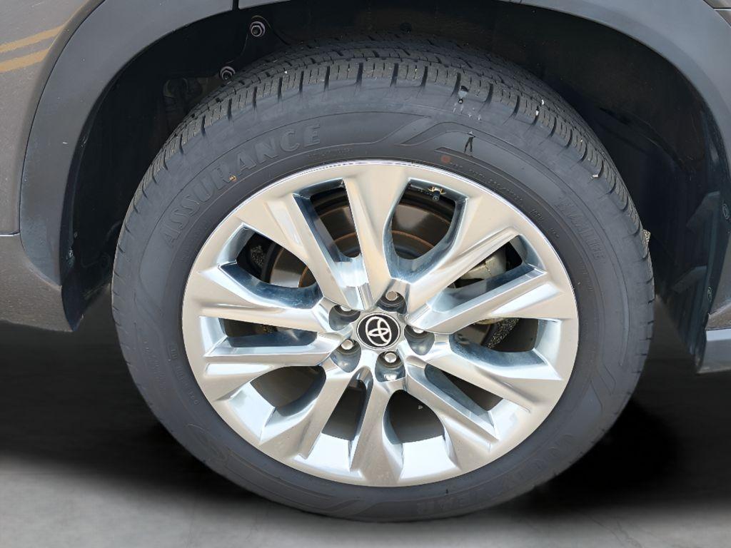 used 2023 Toyota Highlander car, priced at $36,999