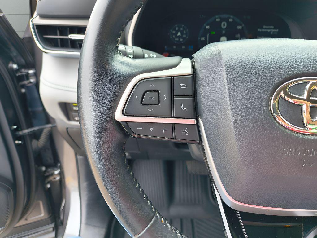 used 2023 Toyota Highlander car, priced at $36,999