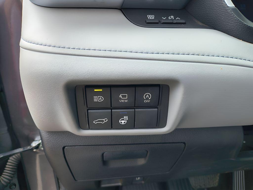 used 2023 Toyota Highlander car, priced at $36,999