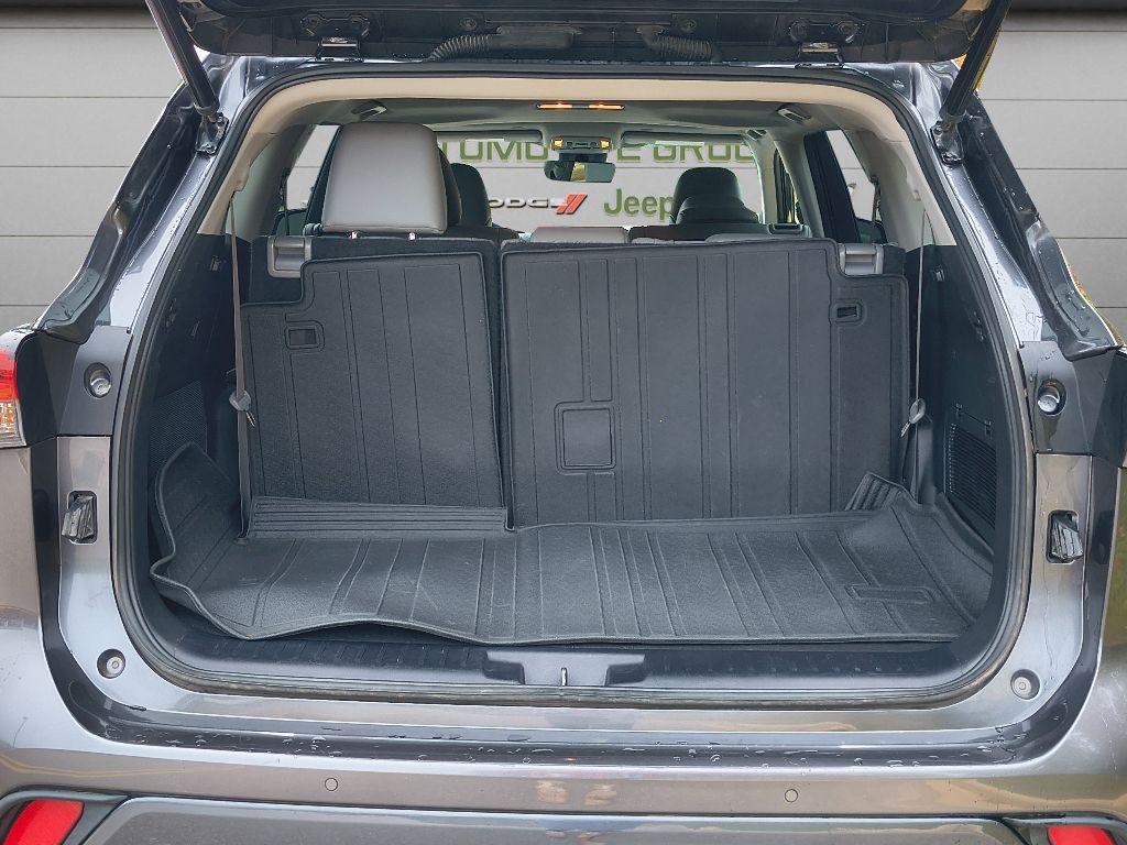 used 2023 Toyota Highlander car, priced at $36,999