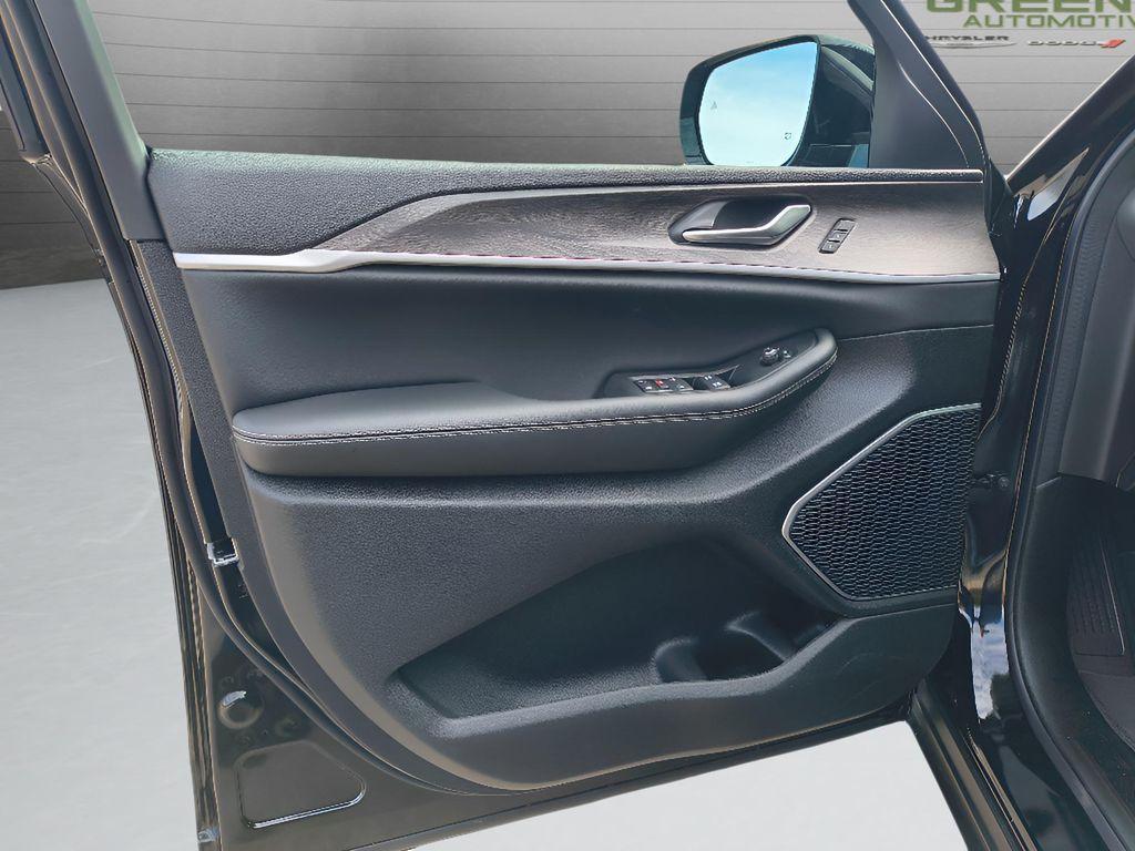 new 2026 Jeep Grand Cherokee car, priced at $43,485