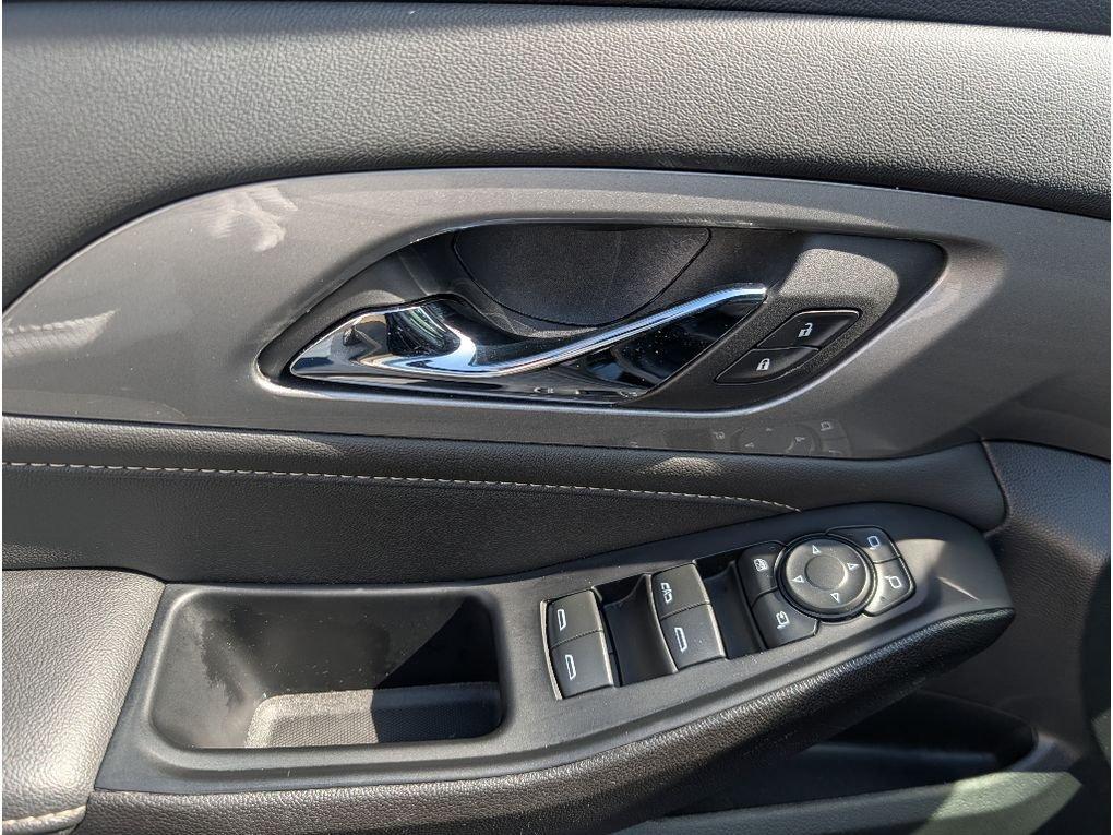 used 2023 Chevrolet Traverse car, priced at $29,808