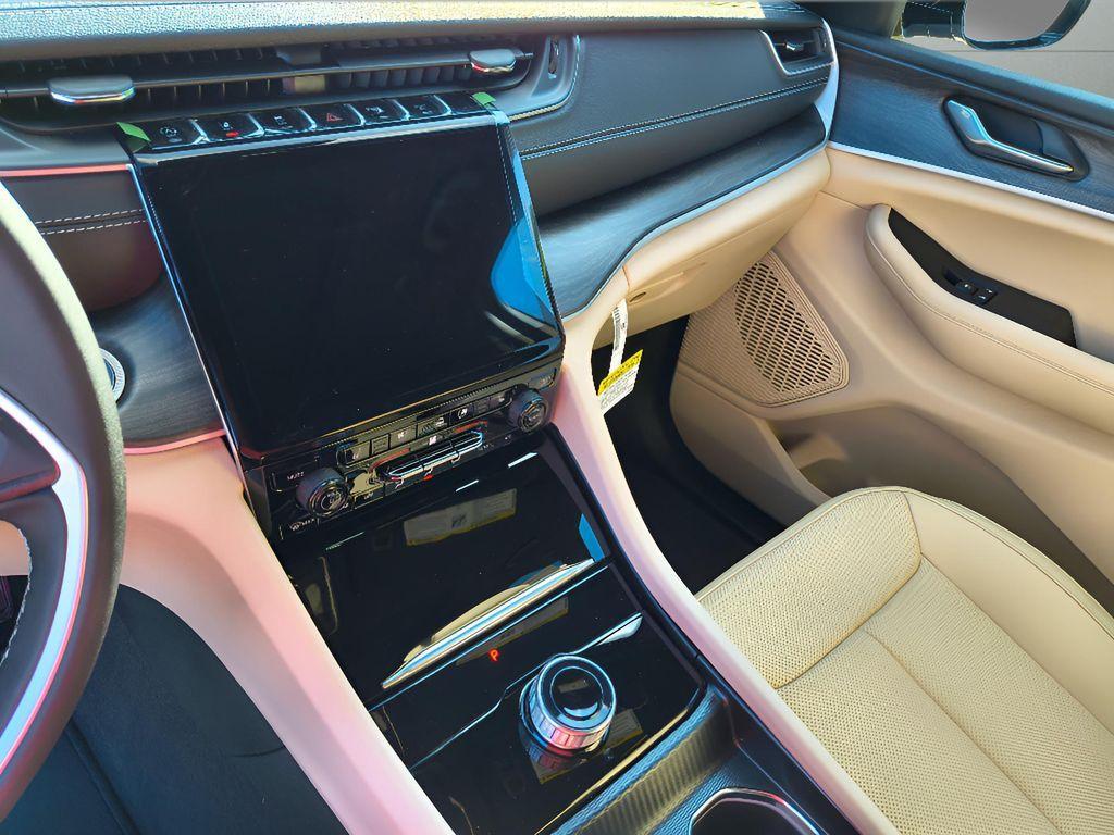 new 2025 Jeep Grand Cherokee car, priced at $41,765