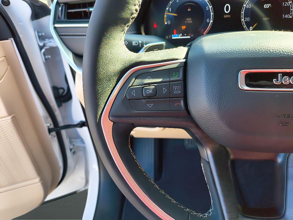 new 2025 Jeep Grand Cherokee car, priced at $41,765