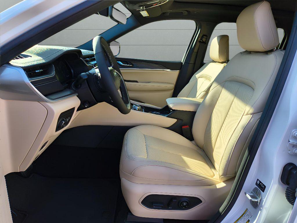 new 2025 Jeep Grand Cherokee car, priced at $41,765