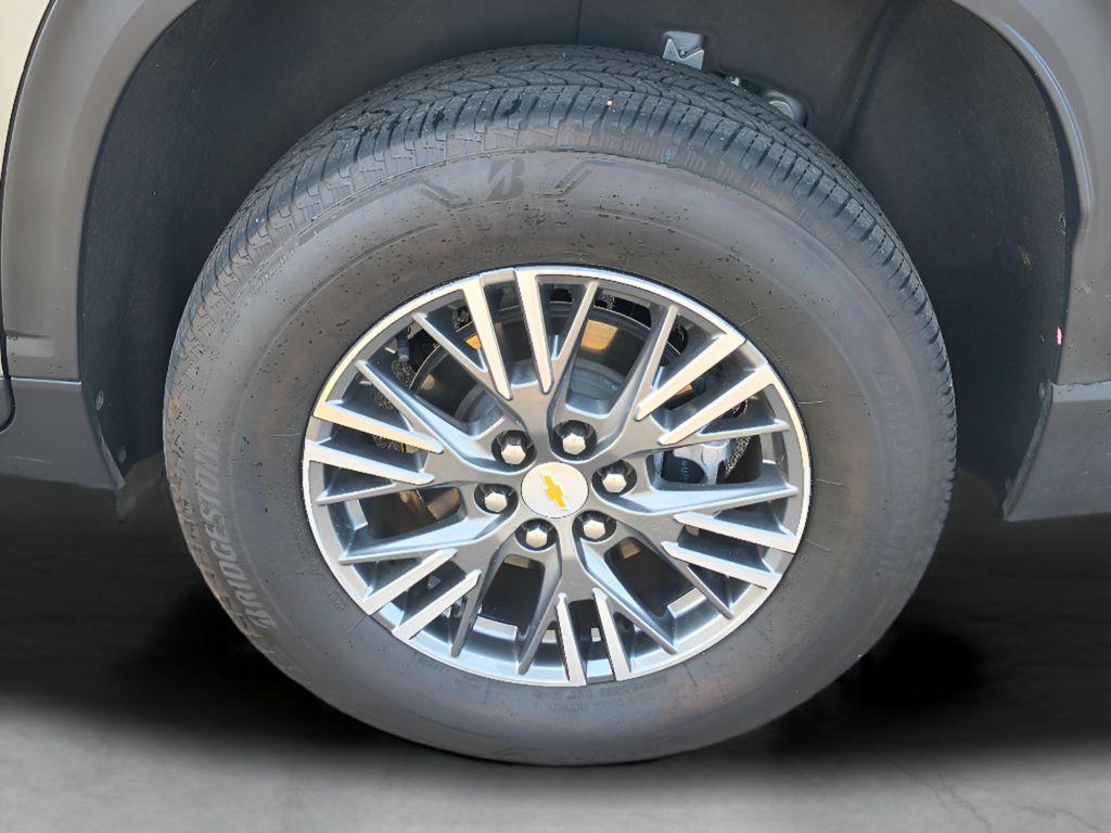 used 2024 Chevrolet Traverse car, priced at $34,878