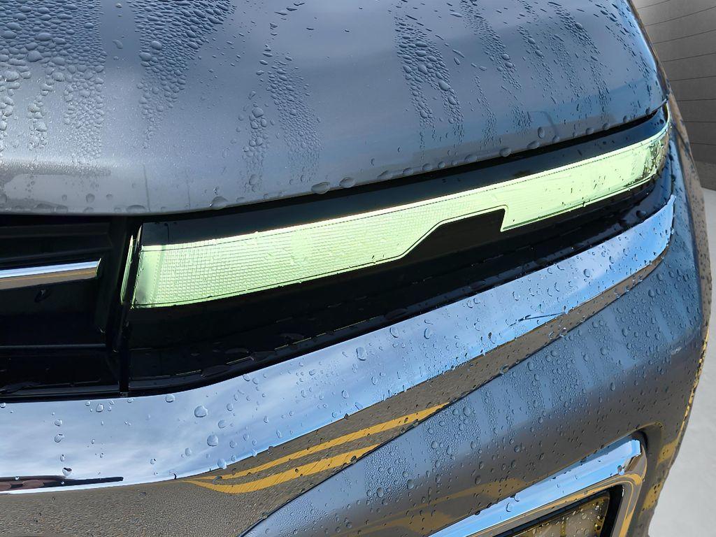 used 2024 Chevrolet Traverse car, priced at $34,878