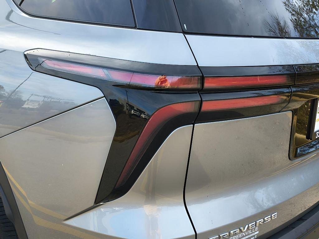 used 2024 Chevrolet Traverse car, priced at $34,878