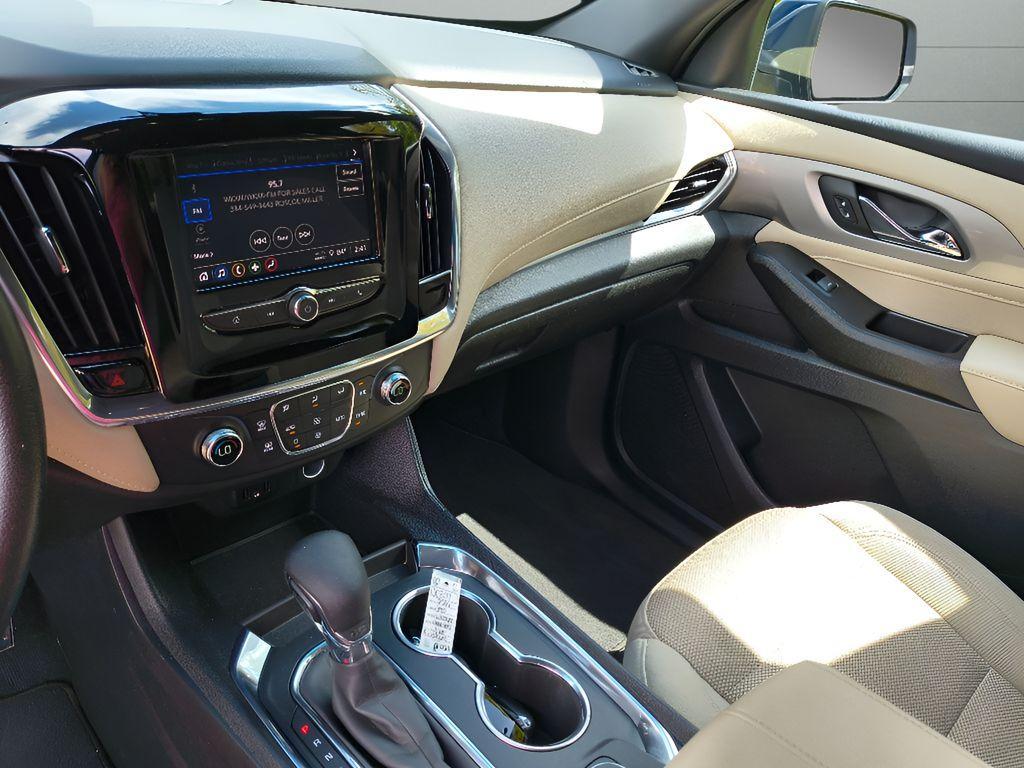 used 2022 Chevrolet Traverse car, priced at $17,560