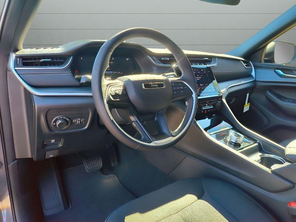 new 2025 Jeep Grand Cherokee car, priced at $34,500