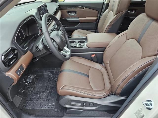 new 2025 Honda Pilot car, priced at $51,092
