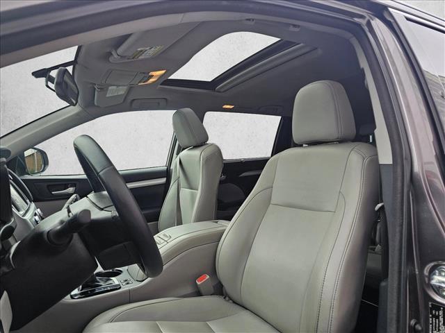 used 2015 Toyota Highlander car, priced at $21,555