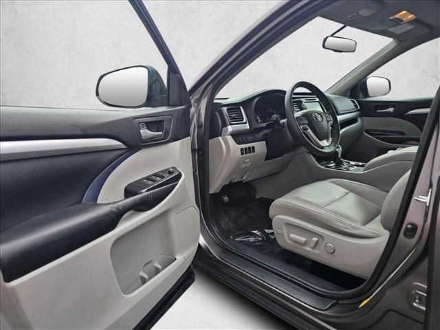used 2015 Toyota Highlander car, priced at $21,555