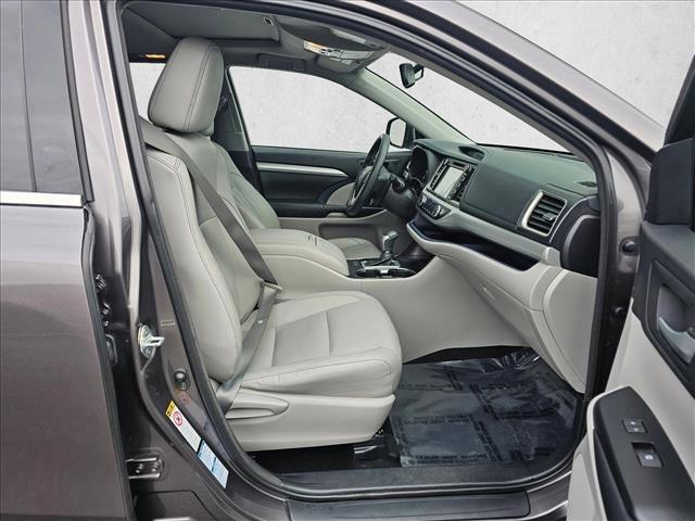 used 2015 Toyota Highlander car, priced at $21,555