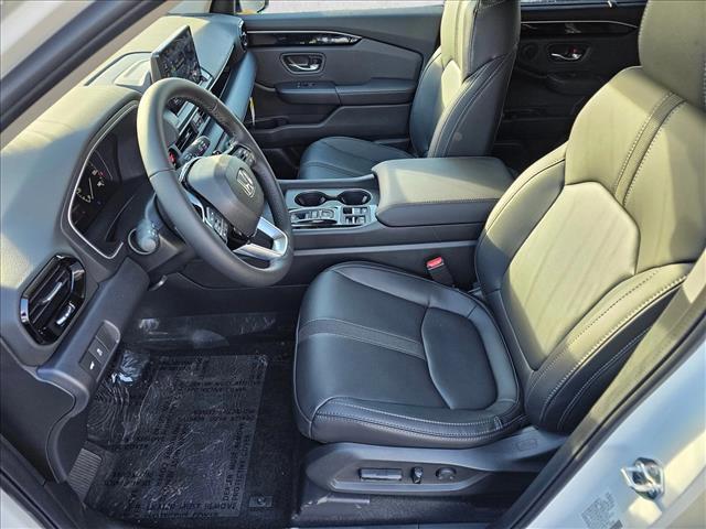 new 2025 Honda Pilot car, priced at $45,122