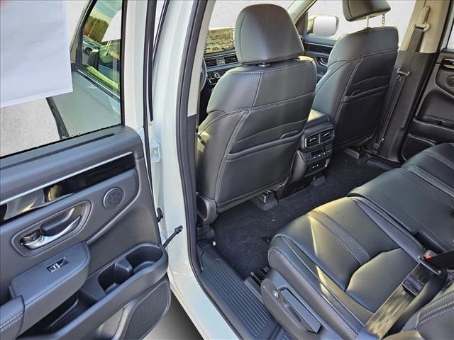 new 2025 Honda Pilot car, priced at $45,122